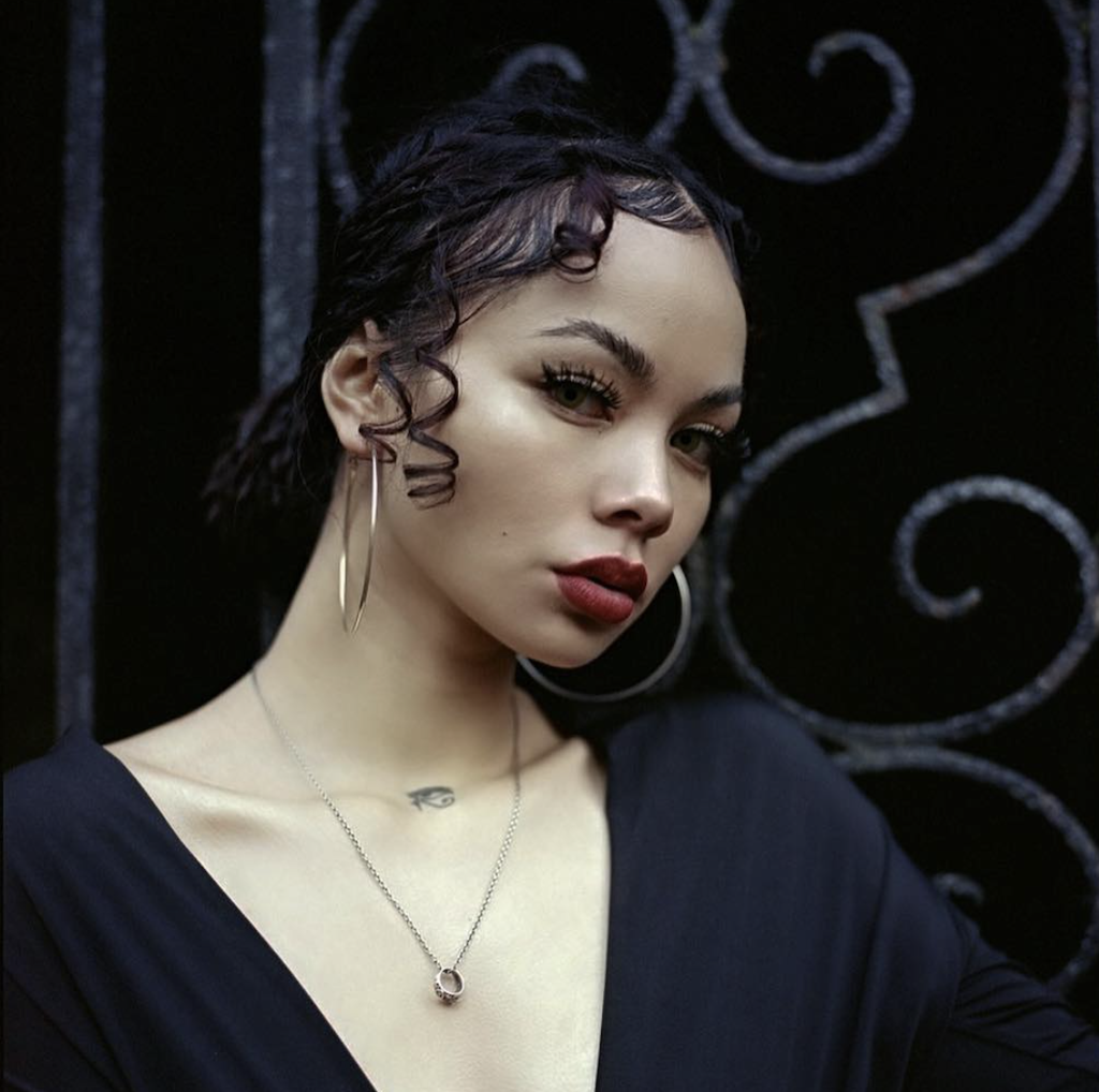 Mayleen Pangelina: Connected