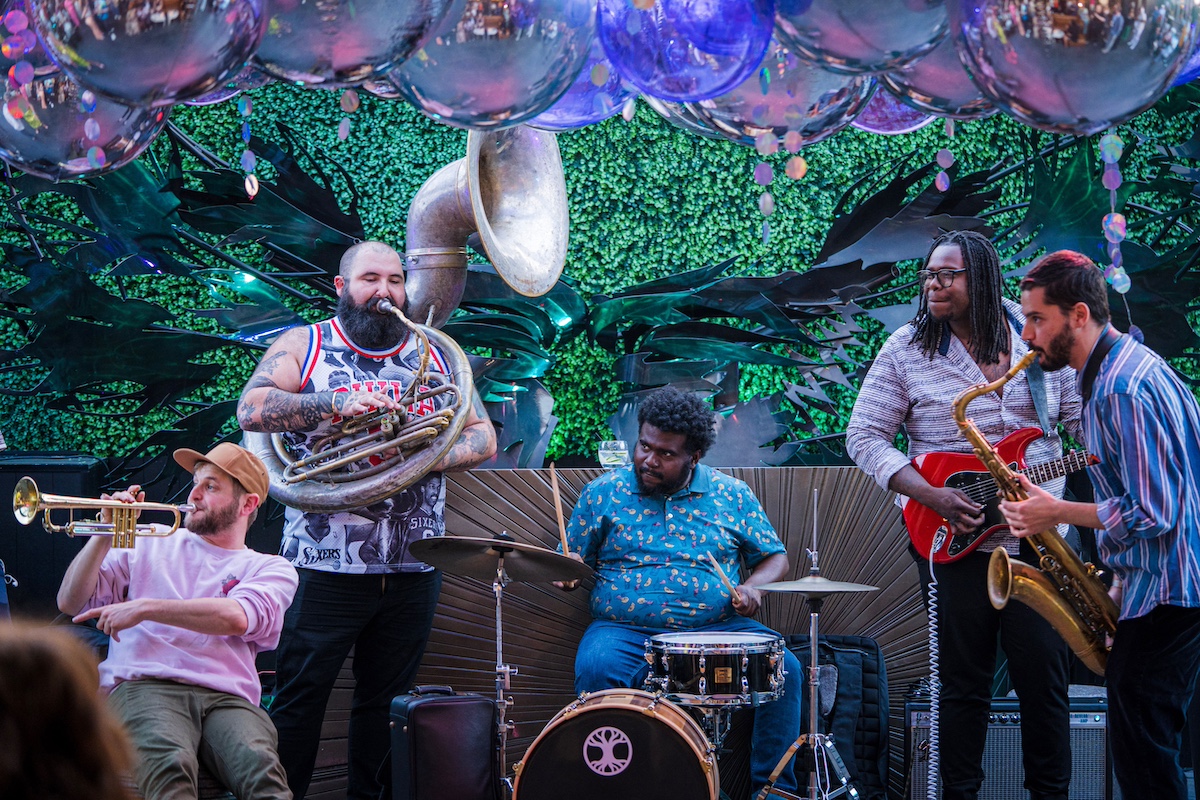 Cirque du Stratus at Stratus Lounge